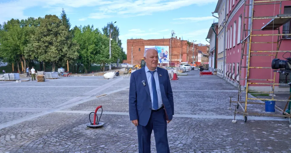 Депутат Госдумы Анатолий Грешневиков выступает с критикой благоустройства Рыбинска